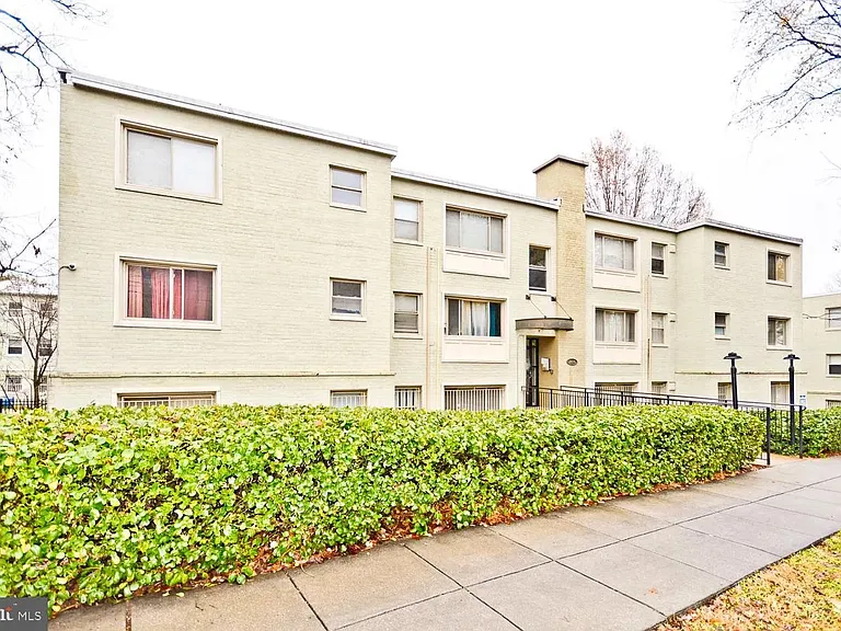 2838 Hartford St SE #201 — Photo 14