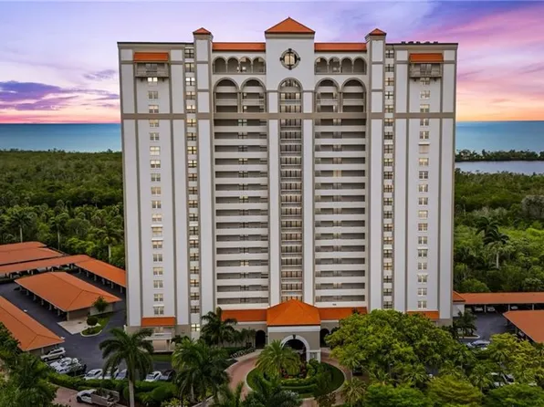 6585 Nicholas BLVD #902, NAPLES, FL 34108