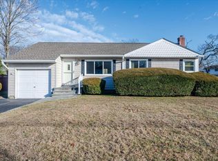 179 Evergreen Ave, Smithtown, NY 11787