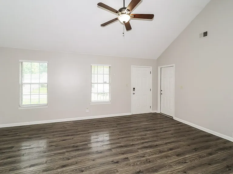 1886 Towson Ln — Photo 4