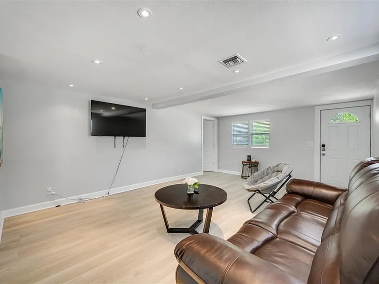 1601 Palm Way — Photo 5
