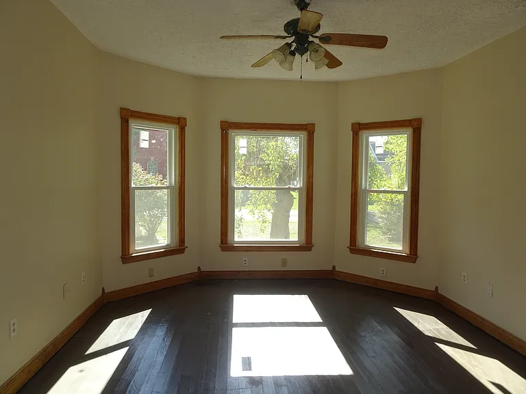 108 Center St — Photo 9