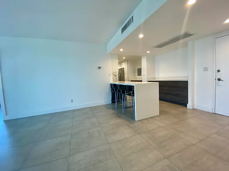 5401 Collins Ave #620 — Photo 5