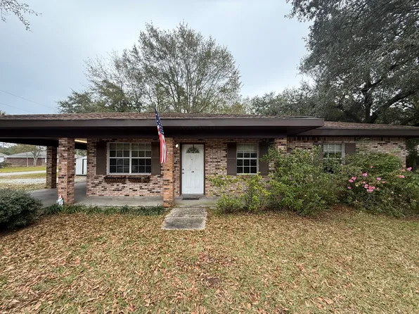 722 Tippen St, Waveland, MS 39576