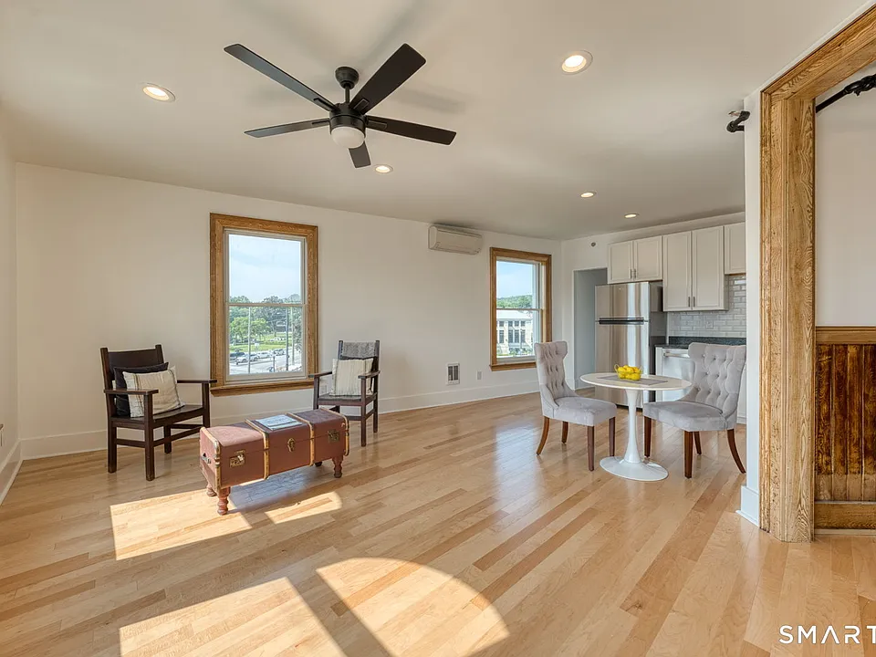 11 Main St #201