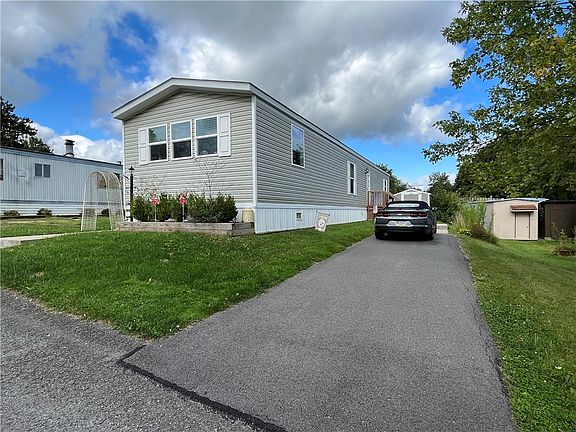 2nd image of 54 S East Dr