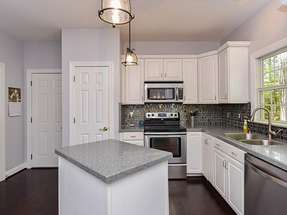 5th image of 501 McKenzie Ct