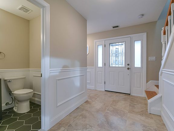 3rd image of 18 Gregg Ln