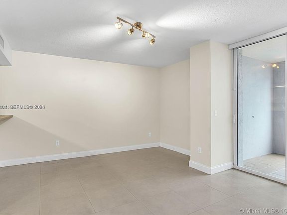 5th image of 170 SE 14th St APT 1506