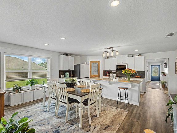 3rd image of 7515 Saddlebrook Ave