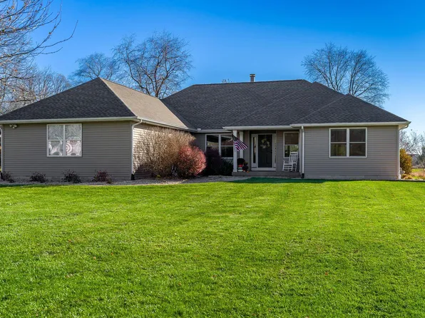 4957 Walnut Grove Dr, Poplar Grove, IL 61065