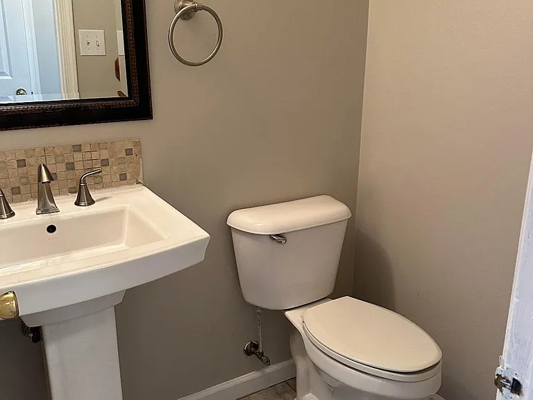 4054 Thomas Jefferson Dr — Photo 4