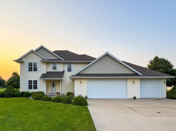 77 Thackery Dr, Oshkosh, WI 54904