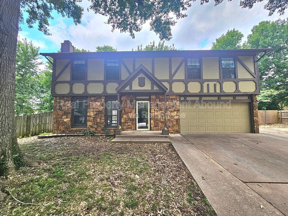 1st image of 1811 W Gulfport Cir