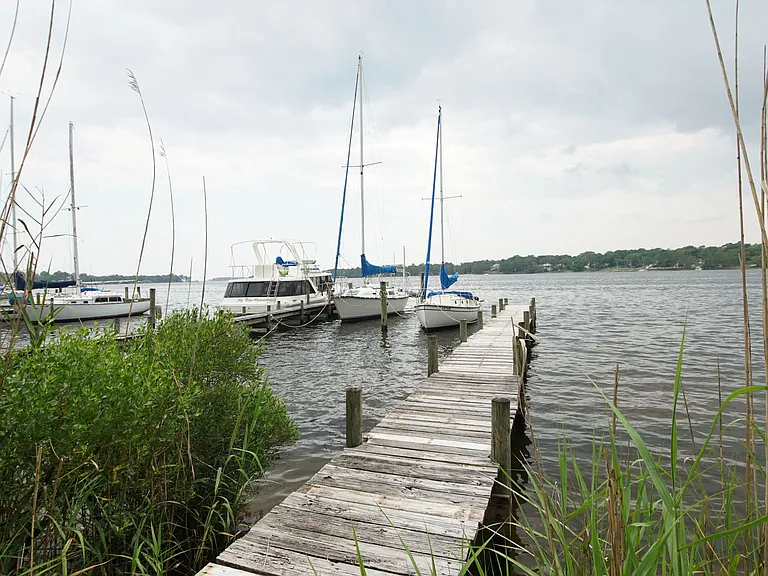 561 Bayshore Dr — Photo 36
