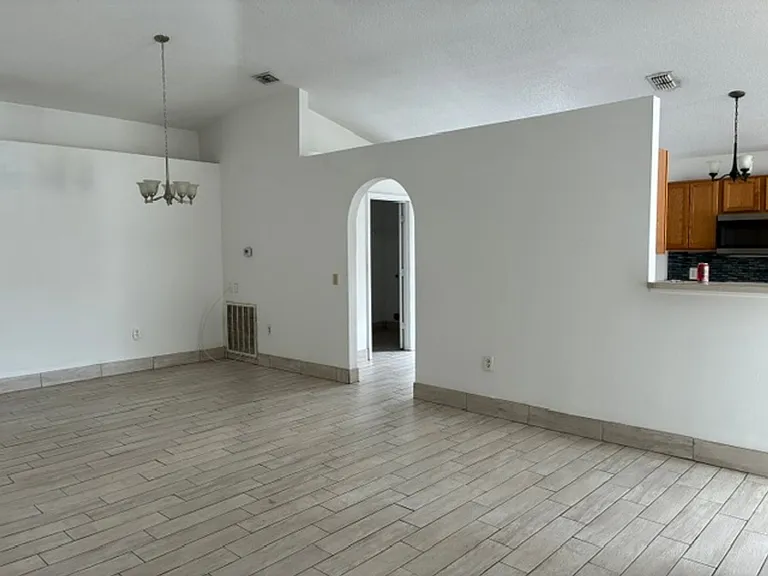616 Sunway Ln — Photo 6