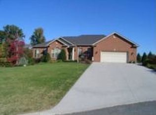 238 Stone Castle Ln, Powell, TN 37849