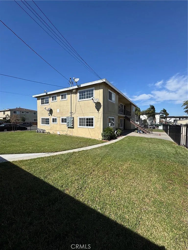 2 bed, 900 sqft, $2,800 — Photo 1