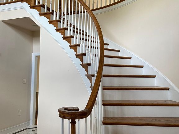4th image of 1056 Bellview Pl