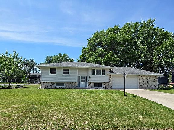 2nd image of 620 109th Ln NE