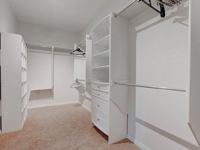 2589 Chateau Clermont St — Photo 33