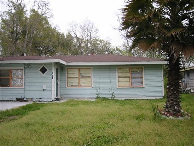 1st image of 908 Temple Cir