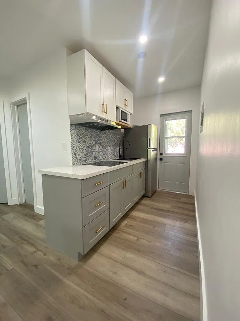 1542 SW 5th St — Photo 4