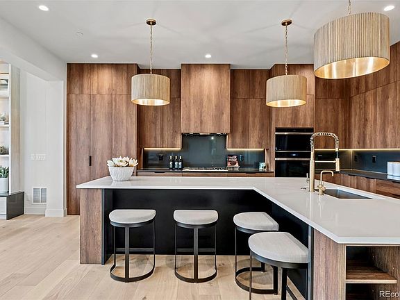 3rd image of 15 Sandy Lake Road