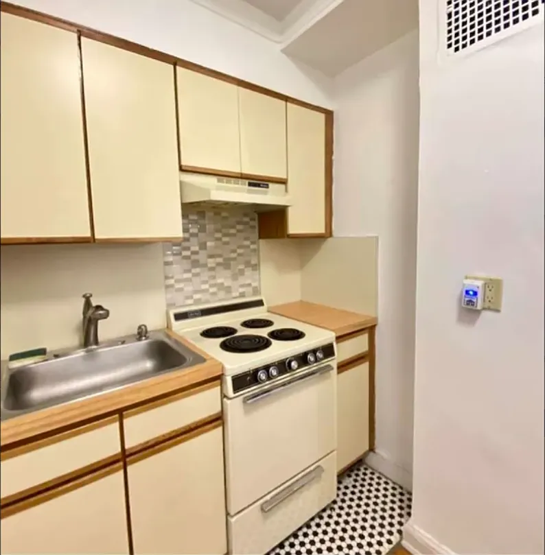 130 Bayridge Parkway — Photo 3