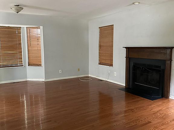 3rd image of 6 Whispering Rock Ct