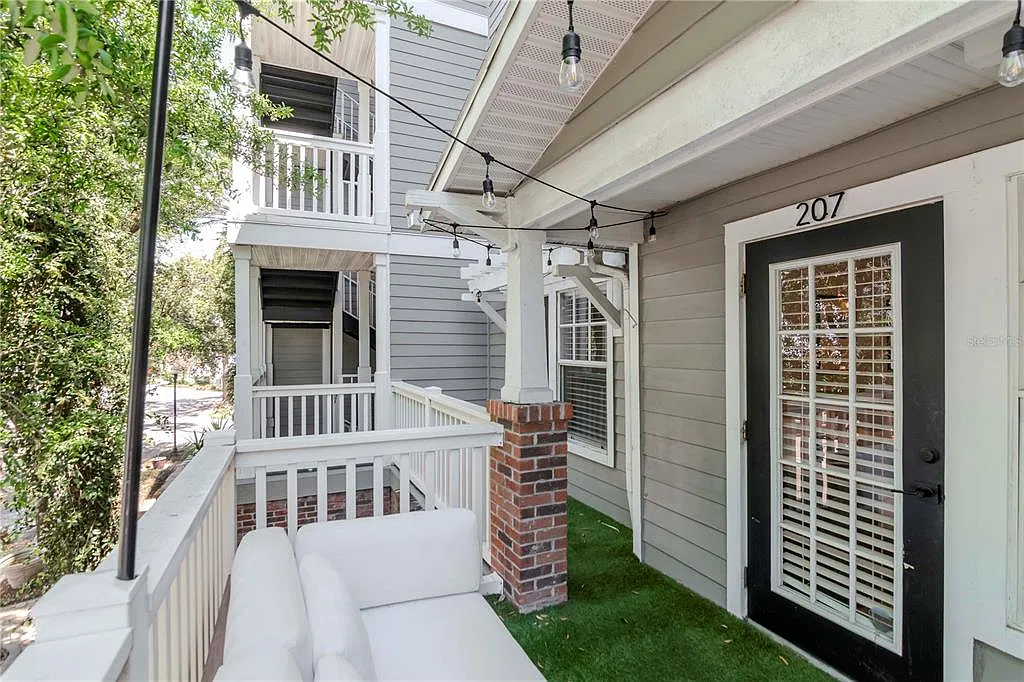 2 bed, 2.0 bath, 1059 sqft, $4,900 — Photo 2