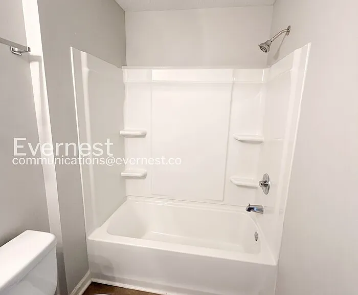 8631 Thomas Ln — Photo 9