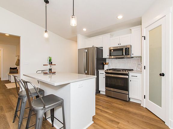 4th image of 1425 N Village Cir
