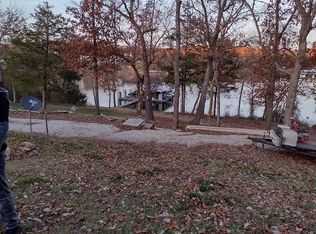 110 Carefree Ln, Kimberling City, MO 65686