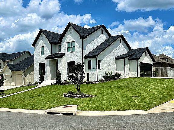2nd image of 3820 Carolina Dr