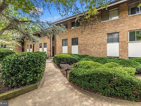 3rd image of 18610 Walkers Choice Rd APT 6