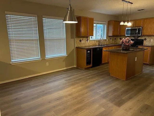 2424 Rolling Ridge Dr — Photo 4