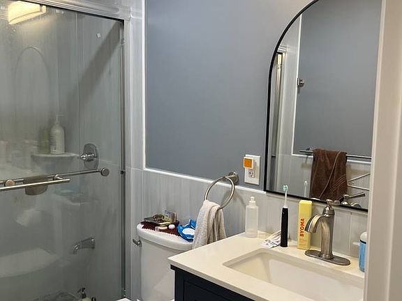 4th image of 425 S 43rd St APT 2