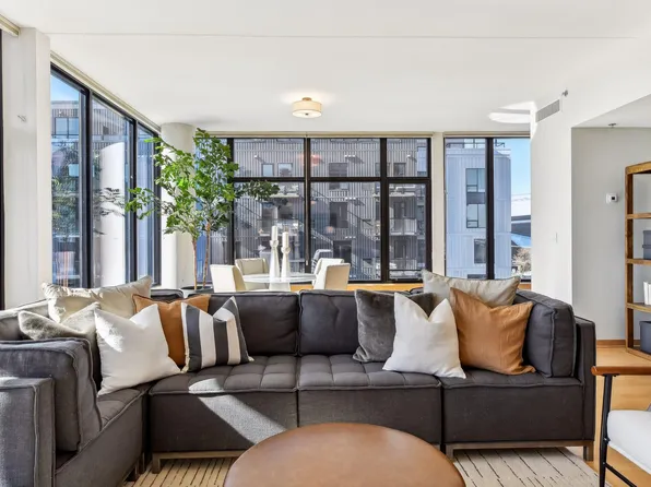 1120 S 2nd St APT 915, Minneapolis, MN 55415