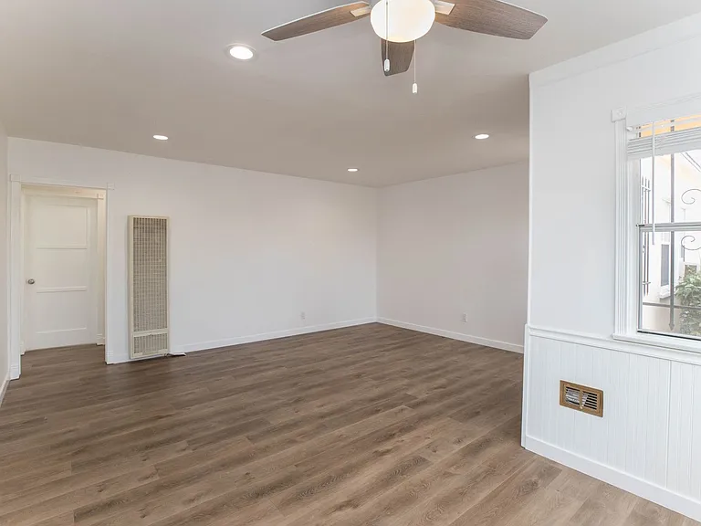 740 Flower Ave #742 — Photo 5