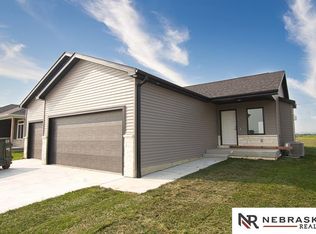 750 W Avondale Ct, Lincoln, NE 68523