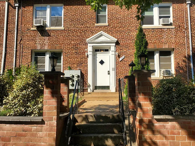 1822 C St SE #4 — Photo 13