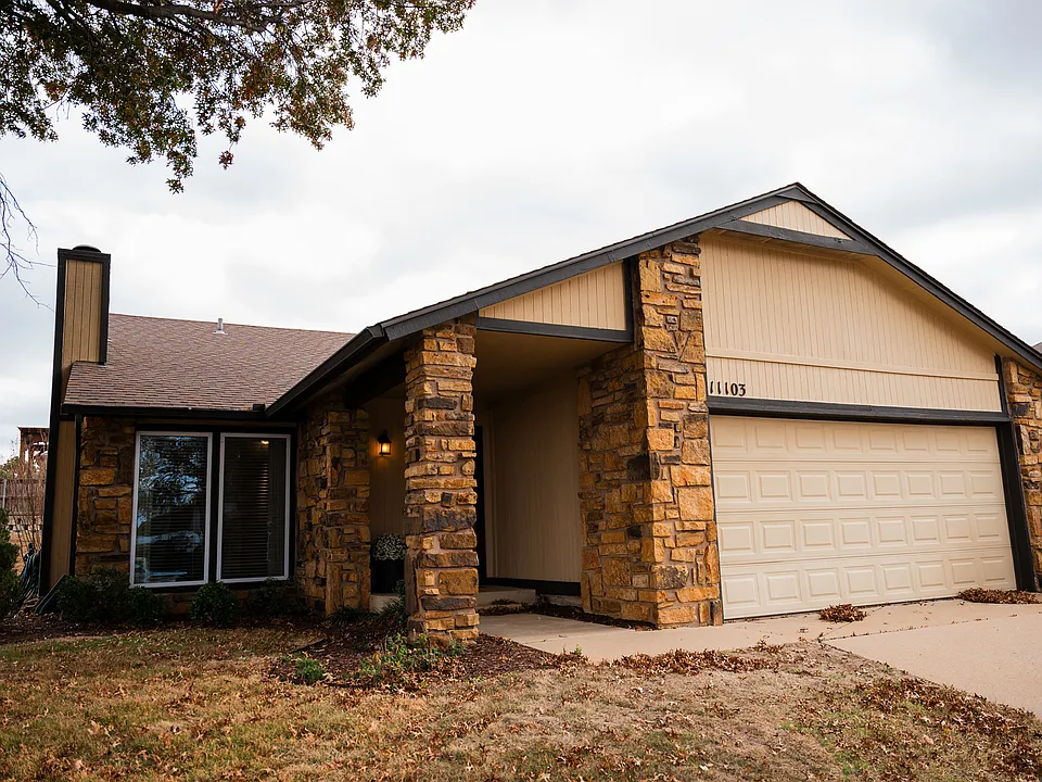 11103 S Ash St