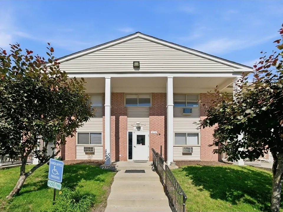 670 Marilyn Ave #208