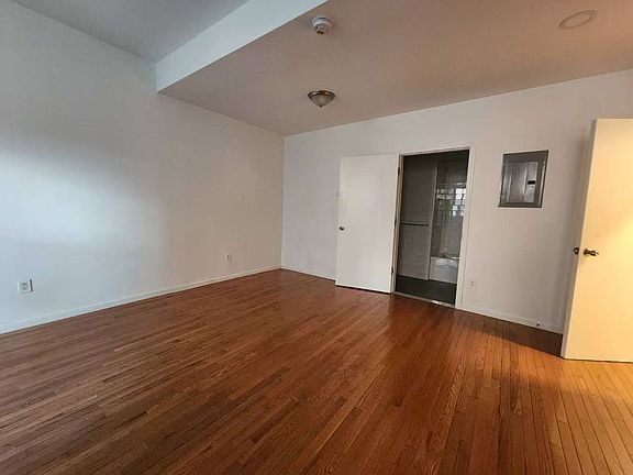 3rd image of 1642 Bath Ave APT 1