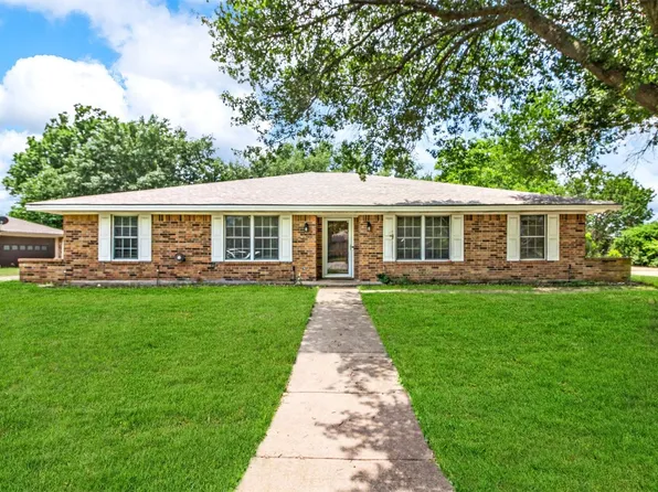 10300 Oak Creek Dr, Greenville, TX 75402