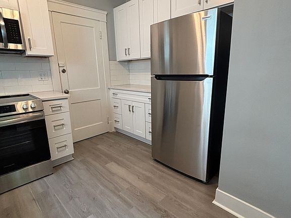 3rd image of 1261 Donald Ave