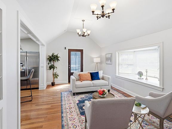 5th image of 936 6th St