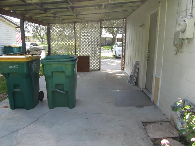 covered patio off den