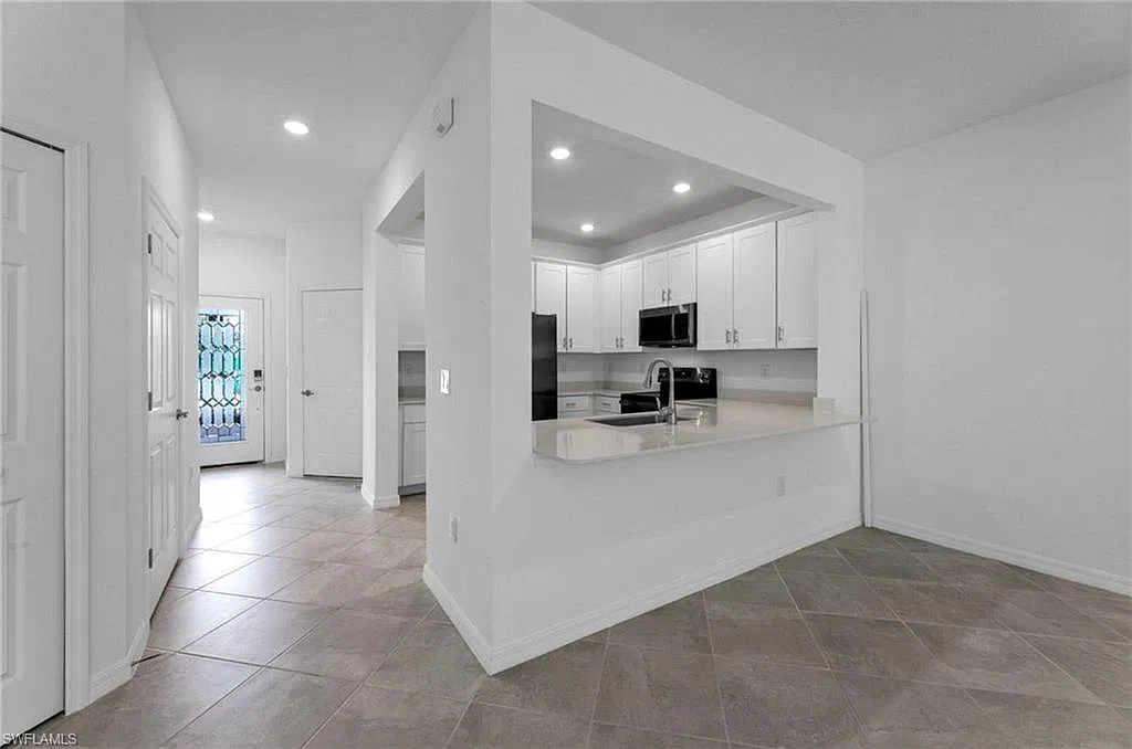 3 bed, 2.5 bath, 1879 sqft, $2,400 — Photo 3